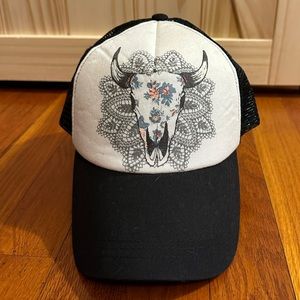 Women’s cow skull trucker hat